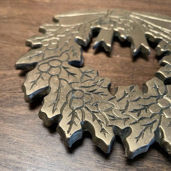 Vintage Christmas Wreath Trivet in Gold Brass-by Knobler-Taiwan - Picture 2 of 9